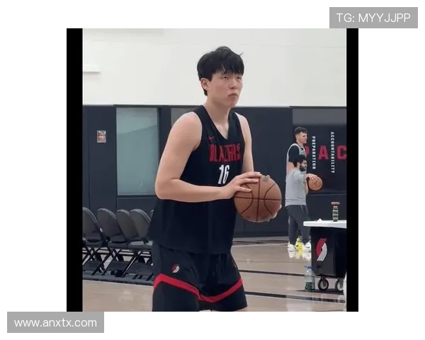 小吧探班杨瀚森训练现场直击轻松氛围下的罚球打磨时刻